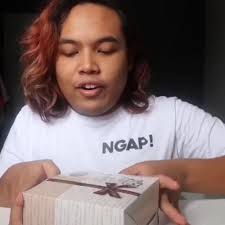 Hai korang yang dok intai-intai tu, ini la cekelat yang keluar kat Slot  NONA TV3 tempoh hari. , Excited gilerrrr bila dapat Chocotainer. , Lagi  lagi kalau dapat Exclusive Box dan Combo Untung Sangat. ...