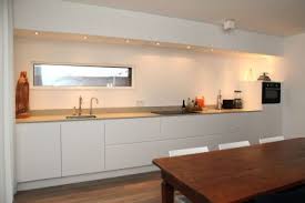 witte keuken met koof en plafond afzuigkap keuken koof keuken witte keuken