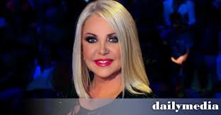 Roula (theodora) koromila, born on february 16 1957 is a greek television and talk show presenter. Royla Koromhla Anatroph Me Thn Thleoptikh Ths Epistrofh Sto Open