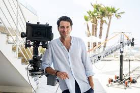 Con i cinema chiusi, esce oggi direttamente in digitale sulle piattaforme vod (skyprimafila, chili, timvision, google play e itunes) il film 7 ore per farti innamorare. Giampaolo Morelli Napoli E Un Set A Cielo Aperto Strepitoso