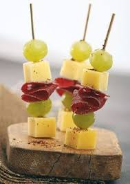 La Brochette Est Un Autre Exemple De Superposition A Adopter Absolument Et A Ne Pas Reserver Uniquement Aux Grillades Estival Aperitif Recette Aperitif Recette