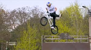 Buy trophies, medals ,plaques & awards online @ corporate olympia with our wide range of products & custom designs options. Bmx Freestyle Lara Lessmann Auf Dem Sprung Nach Olympia Zdfheute