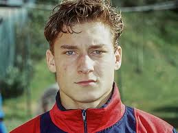 Francesco totti, ufficiale omri, (franˈtʃesko ˈtɔtti; Vor 27 Jahren Roma Legende Francesco Totti Feiert Debut Kicker