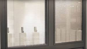 Fenster mit integrierter jalousie der gebaude energieberater. Schuco Sonnenschutz Ccb Montage Schuco Sun Shading Ccb Installation Youtube