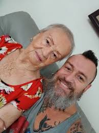 Con la mujer más BELLA del mundo mundial, Doña Nena, mi "NENITA" como le  dice mi sobrino...❤️💕