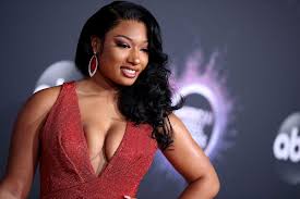 Cardi b has been slammed for throwing a lit thanksgiving party for almost 40 people. Cardi B 21 Savage More How Celebs Celebrated Thanksgiving Celebs Celebrities Black Women