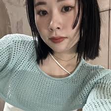 Karen Sly's Instagram, Twitter & Facebook