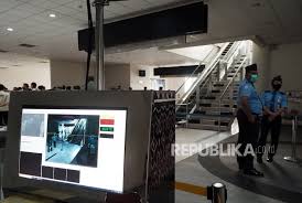 Selanjutnya dikirim ke bandara kualanamu. Bandara Kualanamu Tetapkan Prosedur Baru Keberangkatan Republika Online