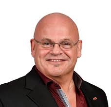 Francis Lepage's Instagram, Twitter & Facebook