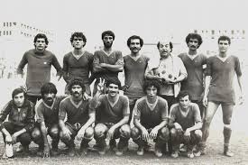L'allenatore nel pallone è un film di genere commedia del 1984 diretto da sergio martino che racconta in chiave comica una annata calcistica di una squadra salita in serie a contro il volere del suo presidente che per facilitarne il ritorno in serie b al posto di essere il primo tifoso sarà invece il il primo ad andargli contro. Canosa Bis Di Risate Per L Allenatore Nel Pallone