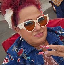 Amy Effinger's Instagram, Twitter & Facebook