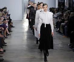 Shop at carolina herrera's official website. La Sobria Coleccion Otono Invierno De Carolina Herrera Mujer Chic