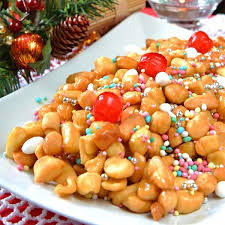 Struffoli are a neapolitan fried balls of dough covered with honey and funfetti. Weihnachtliche Grusse Aus Neapel Gustini Passione Italiana Rezepte Essen Lebensmittel Essen