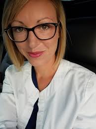 Dark pink and praline rose lipstick recommendations