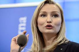 Varför gå emot ditt partis politik, Ebba?