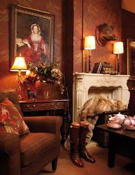 English Hunt Country Style Is Popular In The Northeast And Southern United Stat Country Style Interiors English Decor English Country Manor