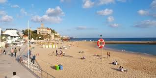 Find opening hours and directions, compare prices before booking, see photos, and read reviews in the center of estoril, near the legendary casino and marina, you'll find tamariz beach, which is famous for having visits from the portuguese aristocracy and the destitute royal families during the war (such as spanish. Praia Do Tamariz Cascais Ambiente