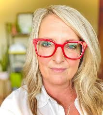 Madeleine Collier's Instagram, Twitter & Facebook