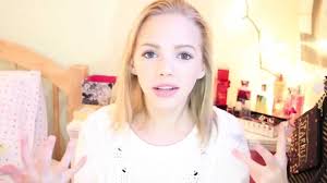 Wavy and lovely, this short hair bun receives a boost from some properly used styling product and a teased under layer. How To Get A Big Bun For Short Thin Hair Youtube