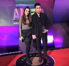 Tonton anugerah meletop era 2019 secara live! Gaya Glamor Fesyen Artis Di Anugerah Meletop Era 2018 Ame 2018 Syazwan Rahman