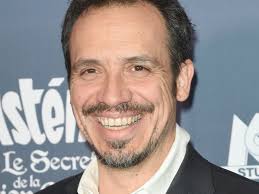 Alexandre astier is a french writer, director, editor, scriptwriter, humorist, actor and composer. Alexandre Astier La Star De Kaamelott Est Devenu Papa Pou Tele Star
