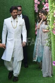 Shah Rukh Khan And Gauri Khan Steal The Show At Akash Ambani And Shloka Mehta S Wedding Wedding Dresses Men Indian Indian Groom Dress Wedding Dress Men