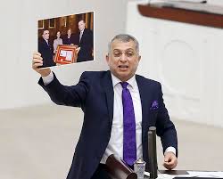 Metin külünk, lisans eğitimini tamamladıktan sonra askerlik görevini gerçekleştirdi ve 1984 yılında i̇nanç dış hizmetler grubu'nda iş hayatına adım attı. Beykoz Un Yakindan Tanidigi Isim Mkyk Da