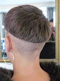 Pin Von Paula Baum Auf Coupes Au Bol Topfhaarschnitte Rasierter Nacken Frisuren