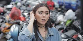 Selain isu perselingkuhan, thalita terkejut setiap mendatangi sidang perceraian dengan dennis. Jalinan Rumah Tangga Di Ujung Tanduk Ini Curahan Hati Thalita Latief Dan Dennis Lyla Di Ig Story Nya Kapanlagi Com