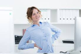 Wie du deine rückenmuskulatur optimal welche rückenübungen sind die besten? Ruckenubungen Fur Den Buroalltag So Halten Sie Sich Fit Buroratgeber Von Buromobel Experte