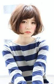 斜めバングの大人ボブで重めスタイルのエアリーショートボブ papersのヘアスタイル ボブ ショートボブ ヘアスタイル