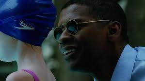 The round sunglasses of John W. Creasy (Denzel Washington) in Man