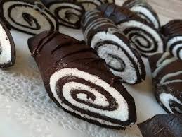 كيك السويسرول حلوى بدون فرن روعة في المذاق وسريعة التحضير Youtube Desserts Sweets Choco