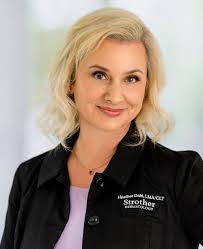 Amy Strother's Instagram, Twitter & Facebook