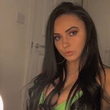 Bethany Waite's Instagram, Twitter & Facebook