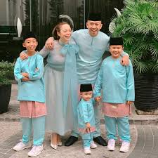 Kalau dulu pasangan ini asyik dikritik ke hulur ke hilir bersama tanpa ikatan sah, dan semalam selepas selamat bernikah, nora danish sekali lagi menarik perhatian ramai apabila tampil memakai gaun. Raya Ke Krismas Sedondon Bersama Keluarga Baju Raya Nora Danish Dikritik Kisah Dunia