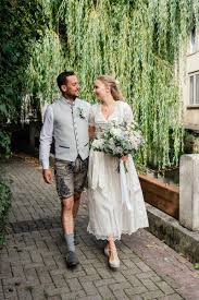 Check spelling or type a new query. Heiraten In Dirndl Und Lederhose Trachtenhochzeit In Lila Hochzeitskiste