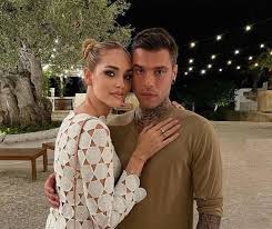 Рост и вес, фото со свадьбы с рэпером fedez, линия одежды. Villa Da 3500 Euro A Notte Le Vacanze Da Nababbi Di Fedez E Della Ferragni Ilgiornale It