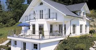 Bauen Am Hang 5 Fakten Zum Hanghaus Die Ihr Unbedingt Kennen Solltet Haus Bauen Haus Haus Hanglage