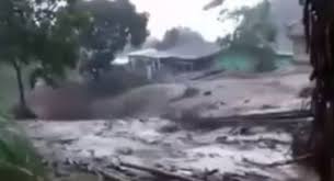 Kawasan gunung mas puncak dilanda banjir bandang. Uymsbpalmvrsgm