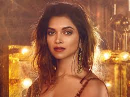 To achieve the base cut, shorten the sides and maintain a long top. How To Pick Haircuts And Hairstyles For A Heart Face Shape Vogue Vogue India