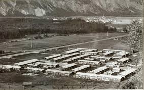 Popularized by the rock band haim through many of their music videos. Lagerschule Haiming Volksschule Haiming