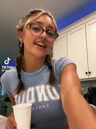 Lexi Betts's Instagram, Twitter & Facebook