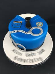 Weitere ideen zu polizei kuchen, kuchen, tortendeko. Geburtstagstorte Fur Polizisten Polizei Kuchen Kindergeburtstag Geburtstagstorte Polizei Kuchen