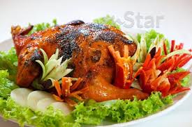 Uniknya meja makan beradab pengantin kali ini ditutup dengan hiasan kain lembut bagi menjaga imej pengantin yang sudah berniqab. Salam Keruk Sampul Kosong Antara 7 Sikap Buruk Tetamu Majlis Kahwin Famili Mstar