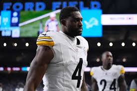 Steelers star DJ Metcalf wigs out, swings at fan who called him by his  given name - Yahoo Sports