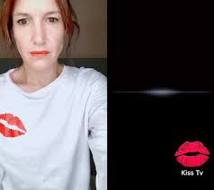#duet with @shellysharman thank you #elbowkisschallenge #elbowkiss for my  lightweight cotton long-sleeve T-shirt. Perfect for the warmer days 💋💋