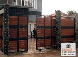 Pagar kayu merupakan salah satu bahan material yang unik, untuk mendapatkannya anda perlu kayu memang mempunyai manfaat yang sangat banyak, salah satunya untuk dijadikan pagar. Balkon Minimalis Balkon Klasik Railing Balkon Kayu Railing Balkon Besi Tempa Hubungi Kami 0812 89 Jasa Pagar Kayu Minimalis Rumah Minimalis Rumah Minimalis