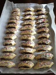 Für die glasur puderzucker mit orangensaft verrühren und die noch warmen cuccidati damit bestreichen. 100 Fig Cookies Ideas Fig Cookies Cookies Italian Fig Cookies