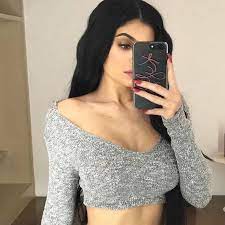 18 Must Haves To Nail The Instagram Baddie Look A mix of thrifted vintage clothing and current trends. instagram baddie look